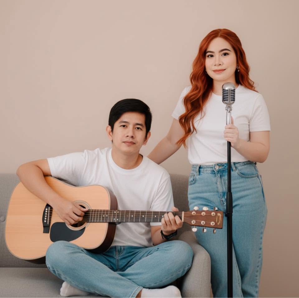 Anton and Glynis, the acoustic duo