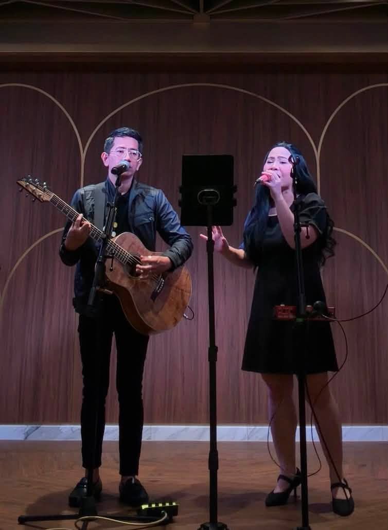 Anton and Glynis on stage with guitar and vocals
